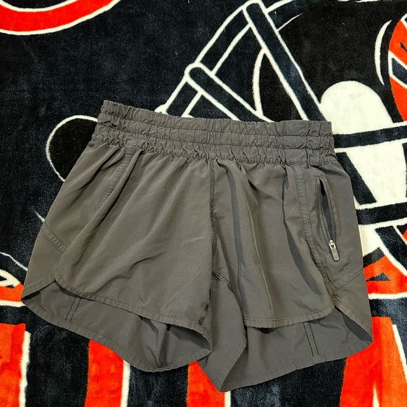 lululemon athletica Pants - Lululemon Tracker Shorts